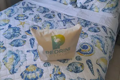 Pedrini Cottages - Newly renovated with Ac and WiFi in beautiful Long Island.