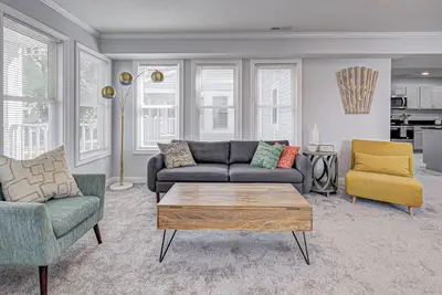 Image de 3br, 2. 5ba Home With Lots Of Space In The Perfect Central Location!
