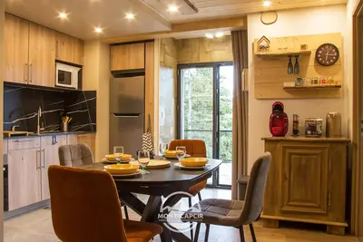 Image de Appartement en bas de chalet avec terrasse, près centre station
