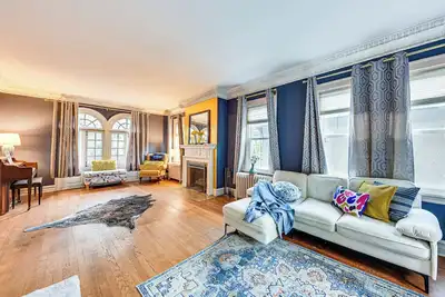 Image de 6 Mi to Naval Base: Spacious Waukegan Home w\/ Yard