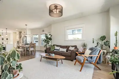 Image de Seabright Oasis - Sunny Deck, 15min walk to Beach & Harbor