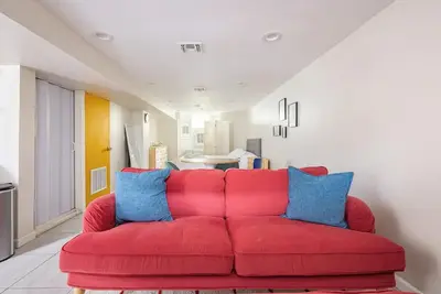 Image de Spacious 4-bedroom house w\/ Ac, Parking. Outdoor Space