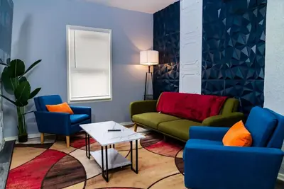 Image de 18s|Modern 4br 5 Mins to Falls Free Parking!