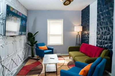 Image de Two Homes, 5 Min to Falls, Sleeps 20, 4 Min Apart