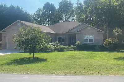 Image de Central Tellico Village house with WiFi, Ac on serene small cul-de-sac location