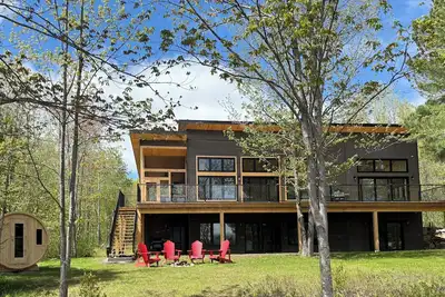 Image de Sunny Shores Lakehouse - scandi style cottage