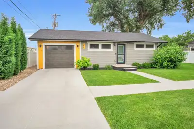 Image de Lil Scandi ~ A Charming 2-bedroom, 2-bathroom Scandinavian designed bungalow