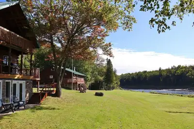 Image de Black Rapids Retreat - 2 Lodges!