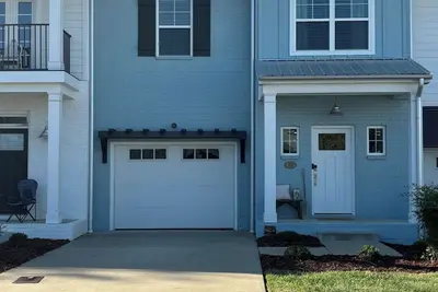 Image de Old Hickory Lake Retreat\nShort walk to the water! !