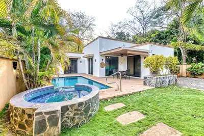 Image de 3 min Drive to Brasilito Beach, Private pool & Jacuzzi 8 Guests