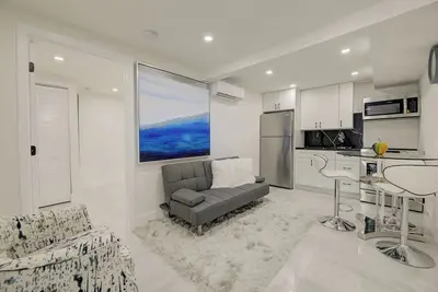 Image de Charming Miami Design District Cottage 1br/1ba- Free Parking- Hot Tub