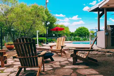 Image de Pool, Hot Tub, Games | Pet-Friendly | 5 Min to Lake!