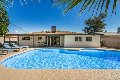 Image de Cozy home with private pool, dog friendly, central Ac, enclosed yard
