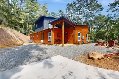 Image de Dog-friendly mountain home with game room, hot tub, and stunning views