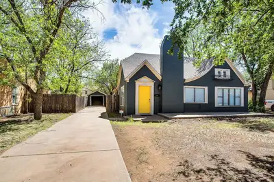 Image de Brick Road Bungalow - Near Ttu