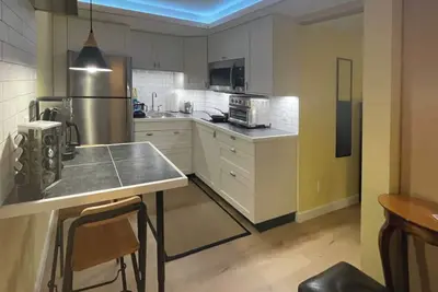 Image de Great Mid-Town Toronto Bachelor Suite Convenient to Downtown and Airport