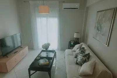 Image de Elegant 2-Bedroom Condo in Glyfada – Athens Riviera Getaway! WiFi, Ac