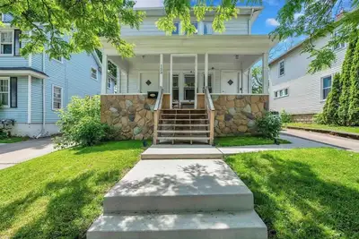 Image de Charming Home-y 2-bedroom apt w high-speed Wifi in Vibrant Dwntwn Mount Clemens