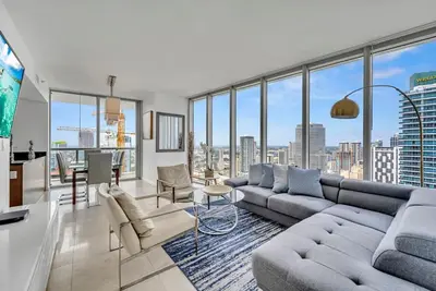 Image de 44th floor Spectacular Unit at Icon Brickell