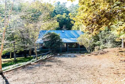 Image de River Rapids - Books, Games, Firepit, Cabin on the Toccoa River!