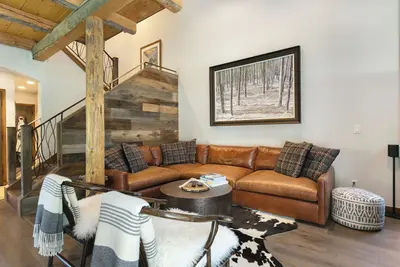 Image de Recently renovated duplex in The Fairways community.