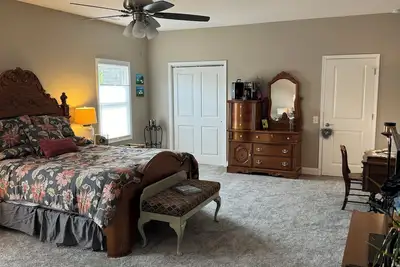 Image de Charming 2-bedroom spaces in the Lower Level of our new home in Hannibal, Mo,