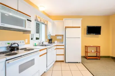 Image de 2 Secluded Townhouses Steps from Private Sandy Beach w/ Bike Rentals