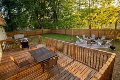 Image de Coloma Michigan Retreat: Walk to Paw Paw, Fire Pit, 10min to Beach, Wineries