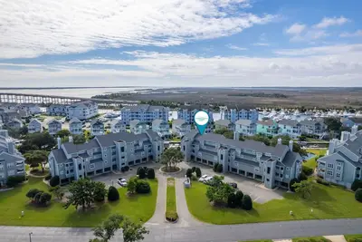 Image de Anchor's Away: Canalfront Condo, Water Views, Community Amenities