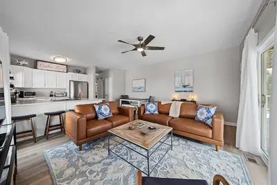 Image de Spacious 3 bedroom, newly renovated, ocean and sound views
