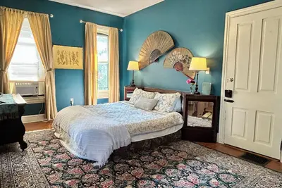 Image de Jade Room at The Amethyst Inn B&B, jacuzzi, fireplace, antiques and Lancaster
