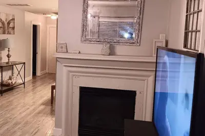 Image de Spacious home in Houston near the airport, shopping mall, restaurants, and more.