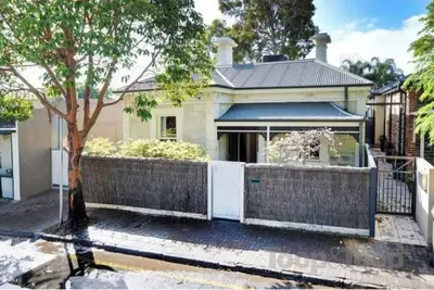 Image de Gorgeous sandstone villa in the heart of Norwood