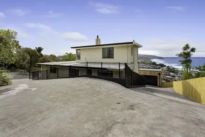 St Clair Heights-Ocean views