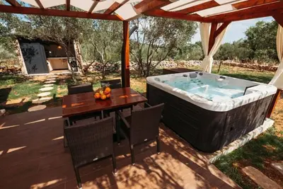 Image de Maison Stone house with jacuzzi (112581-K1) - Lukoran