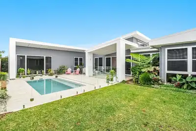 Image de Welcome to ‘Seaside’! A coastal home designed with ease and entertainment in mind