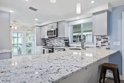 Image de Spacious 2br Home in Tarpon Springs – Pool, Shuffleboard & Near Beaches! 4-Month Min. Lease!