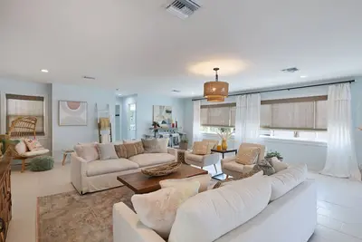 Image de Sanibel Sunrise- Remodeled West End Home