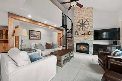 Image de Charming Lake Charlevoix Retreat in Boyne City