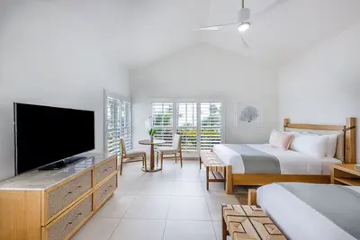 Image de Cozy Coastal Haven for Relaxation! With Pools and Water Sports Onsite!