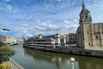 Image de Bilbao with views of the RĂa and San AntĂłn church