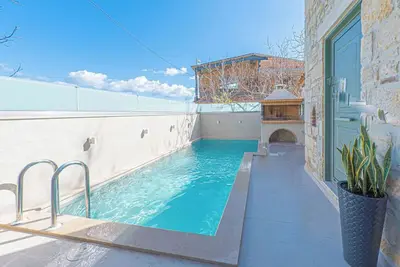 Image de Villa Nuelle! 15 minutes driving till sandy beach! Greek village stylish villa!
