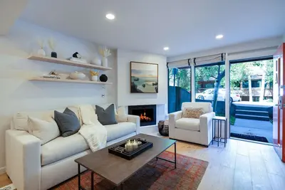 Image de Renovated Core 2br 2ba with Ac, Pool & Hot-tub