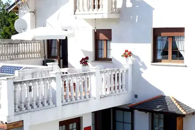 Image de Appartement dans une belle ville Vues sur le jardin Bbq Grande terrasse