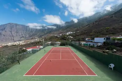 Image de Appartement incroyable avec vue sur la mer et la montagne, tennis et WiFi