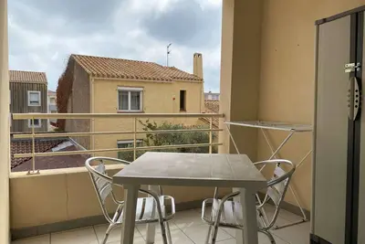 Image de T2 avec terrasse, cuisine équipée, clim & wifi, proche Thermes
