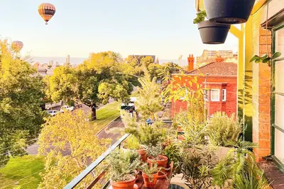 Image de Art Deco 2 bedroom Flat in East Melbourne - Mcg