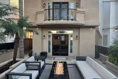 Image de New! Cali Sands: Lux 3-Bd w/ Rooftop Jacuzzi, Pool Table, & More!