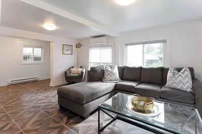 Image de Cozy and Chic 2b Cottage Mins From Downtown