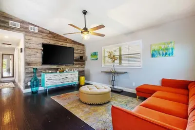 Spacious 3-Br Home with Patio, Firepit & Bbq!